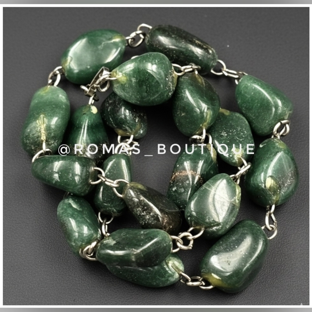 Green stone and silver tone necklace